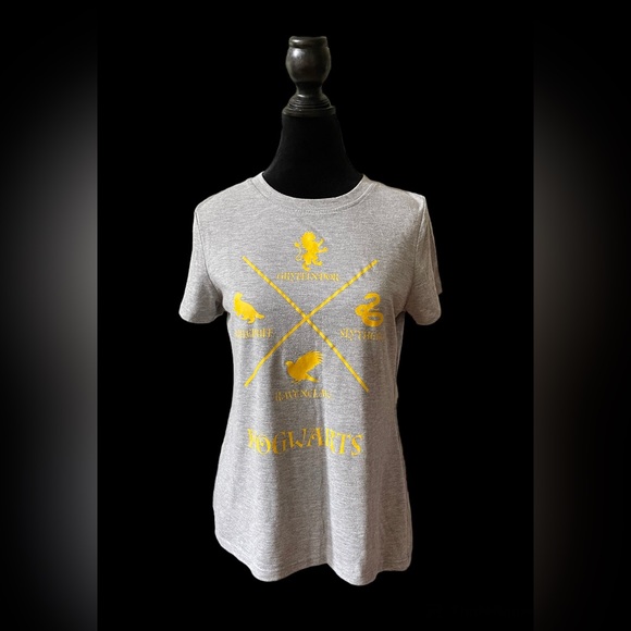 Harry Potter: Hogwarts Tee Shirt - Picture 10 of 17